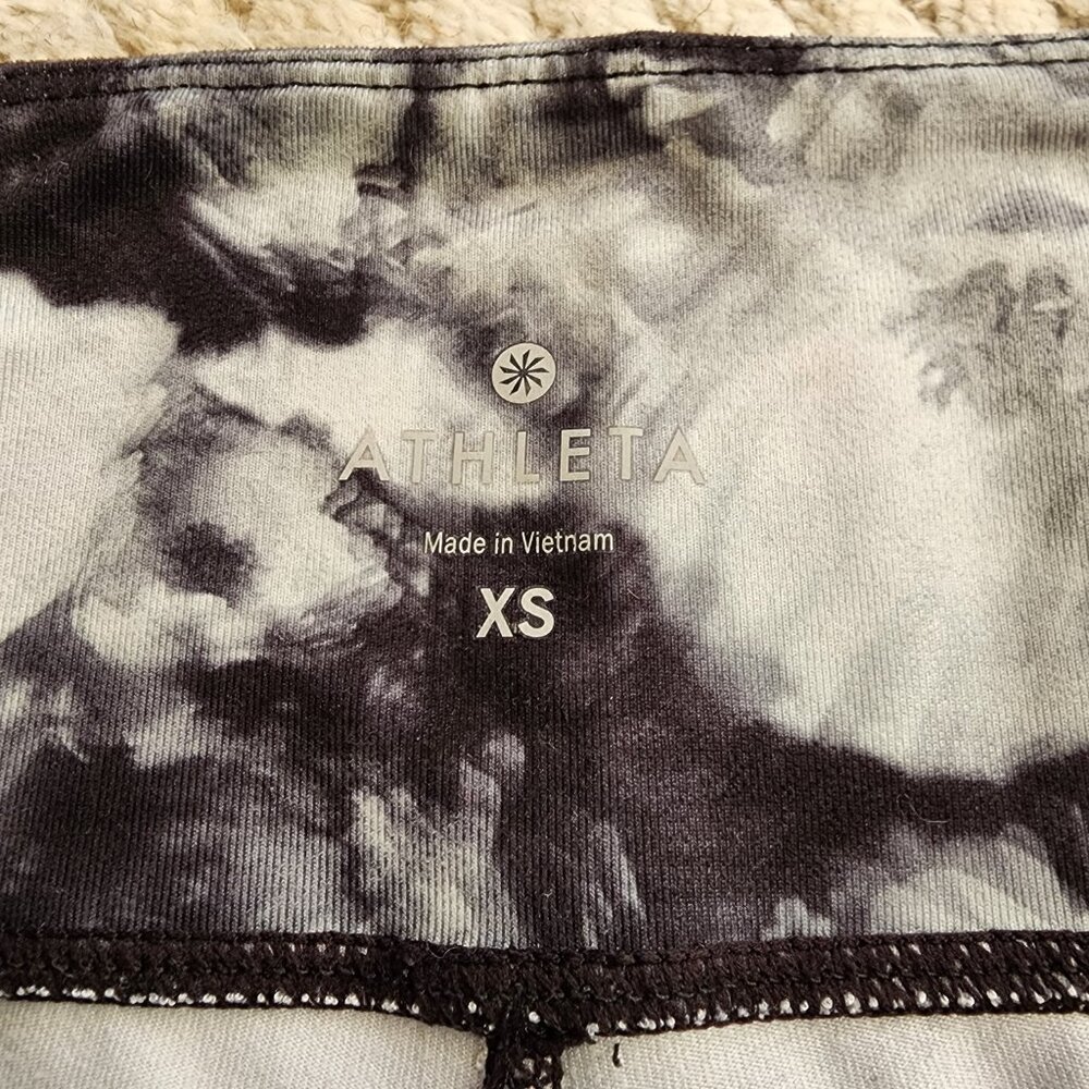 Athleta Chaturanga XS black white tie dye floral yoga leggings - Picture 2 of 9